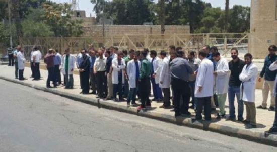 وقفة احتجاجية لأطباء مستشفيات وزارة الصحة وقفة احتجاجية لأطباء مستشفيات وزارة الصحة