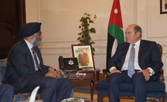 الملقي يستقبل وزير الدفاع الكندي