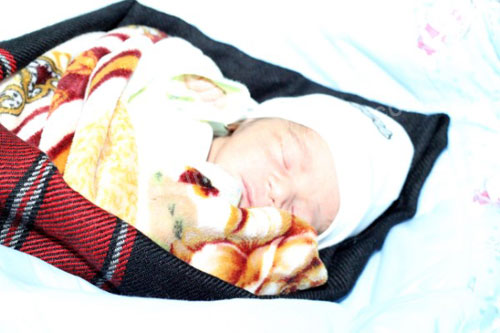 العثور على لقيط حي في الرمثا ( تحديث - صور )