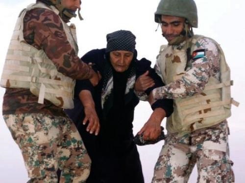 "حرس الحدود" تستقبل 74 لاجئا سوريا "حرس الحدود" تستقبل 74 لاجئا سوريا