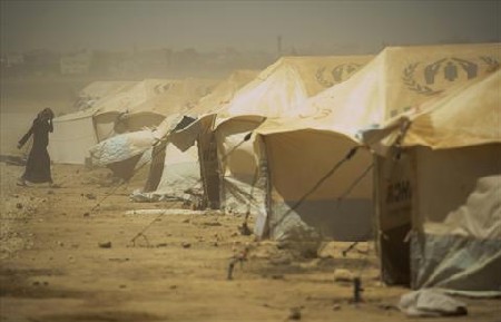 البحرين تقرر توفير500 بيت جاهز للاجئي مخيم الزعتري