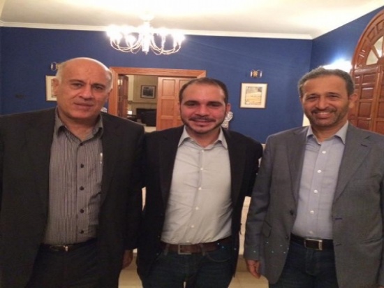 الأمير علي يستقبل يوسف السركال وجبريل الرجوب في منزله الأمير علي يستقبل يوسف السركال وجبريل الرجوب في منزله