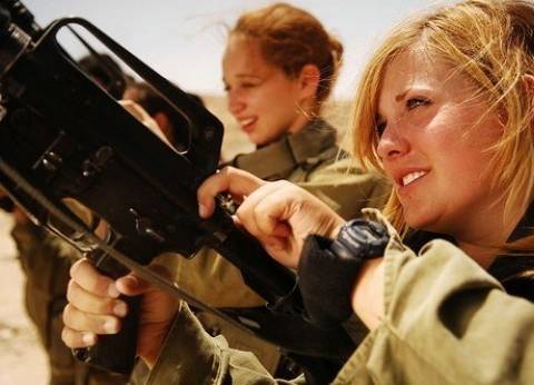 تعيين اول ضابطة في سلاح المشاة الاميركي