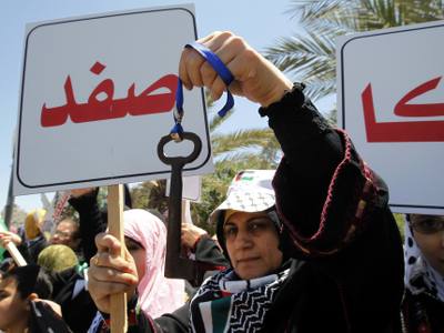 اللاجئون الفلسطينيون يتذكرون سنوات العمر الأولى في ربوع البلد رغم انقضاء 65 عاما على “النكبة والتهجير” اللاجئون الفلسطينيون يتذكرون سنوات العمر الأولى في ربوع البلد رغم انقضاء 65 عاما على “النكبة والتهجير”