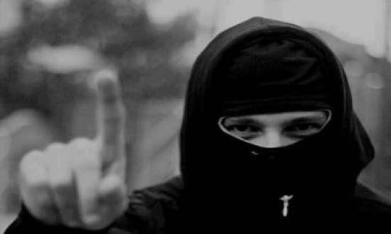 مصر: تبرئة أقارب جماعة “بلاك بلوك” واشتباكات بين الأمن ونشطاء خلال محاكمة أحمد دومة مصر: تبرئة أقارب جماعة “بلاك بلوك” واشتباكات بين الأمن ونشطاء خلال محاكمة أحمد دومة