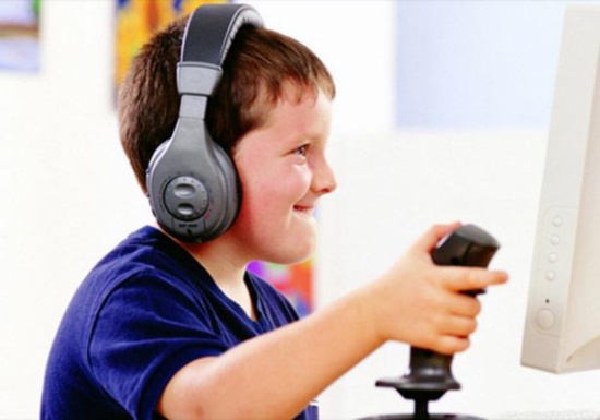 خلى بالك.. مشاهدة طفلك لفيديوهات العنف تصيبه بالأمراض النفسية