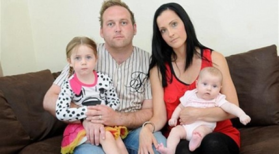 بريطاني يطرد من عمله لتنفيذه تحدي دلو الثلج