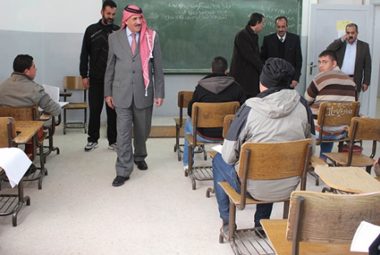 طلاب توجيهي ينتظرون قرار التربية ... وذنيبات : نتابع حالة الطقس طلاب توجيهي ينتظرون قرار التربية ... وذنيبات : نتابع حالة الطقس