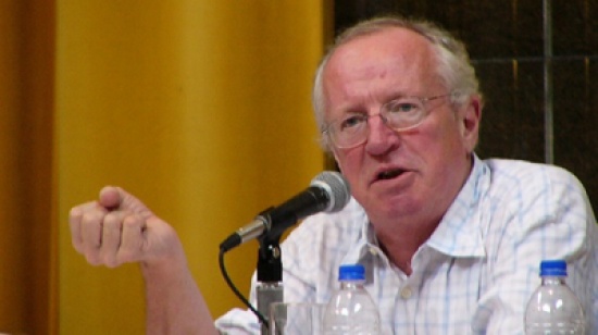 روبرت فيسك : الغزو الإسرائيلي على غزة يسعى إلى محو حدود الدولة الفلسطينية