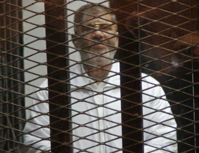 بدء رابع جلسة سرية لمحاكمة مرسي و14 آخرين في قضية الاتحادية