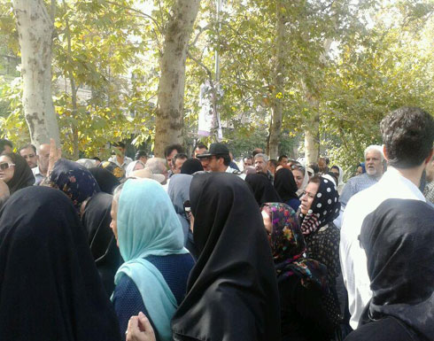 بالصور: مظاهرات في إيران احتجاجاً على اعتقال المعلمين وسجنهم بالصور: مظاهرات في إيران احتجاجاً على اعتقال المعلمين وسجنهم