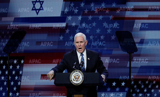 بالفيديو : نائب ترمب بمؤتمر حضره مصابون بكورونا.. ومصافحة غريبة