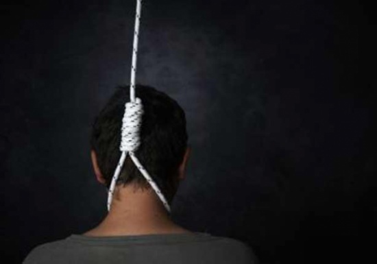 طالب توجيهي ينجو من "الموت" بعد محاولته الانتحار شنقا طالب توجيهي ينجو من "الموت" بعد محاولته الانتحار شنقا