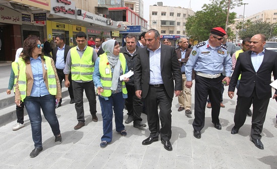 الشواربة يتفقد سير العمل في ساحة فيصل وشارع منذر المصري والحي النموذجي بالحسين