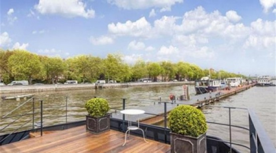 بالصور: منزل عائم للبيع بـ 3.2 مليون دولار