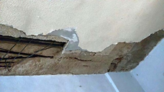 اصابة بالغة لسبعيني انهار عليه سقف منزله بالرصيفة اصابة بالغة لسبعيني انهار عليه سقف منزله بالرصيفة
