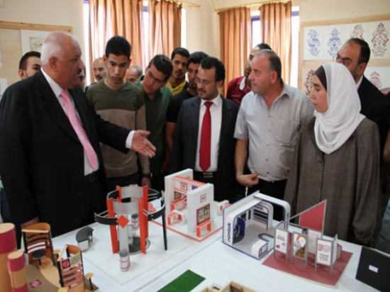 معرض لأعمال طلبة كلية الفنون والتصميم في جامعة الزرقاء