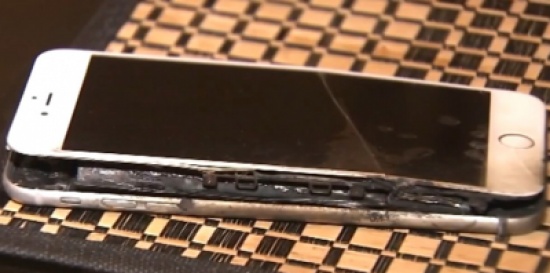 فيديو| لا يُعقل .. انفجرت بطارية هاتف آيفون 6 في جيبه وهذه هي النتيجة!