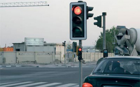 " الافتاء " : قطع الإشارة الحمراء والتجاوز الخاطئ لا يجوز