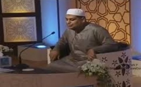 شاب بثلاث إعاقات يحفظ القرآن " فيديو " شاب بثلاث إعاقات يحفظ القرآن " فيديو "