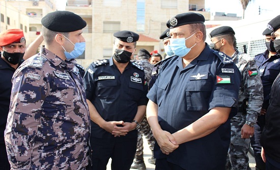 صور : مدير الامن العام في جولة لتفقد الخطة الامنية ويؤكد استمرارها لما بعد إعلان النتائج.