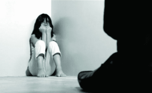 بعدما اتهمتا أبيهما بالتحرش الجنسي بهما .. والد الفتاتين يفجر مفاجأة بعدما اتهمتا أبيهما بالتحرش الجنسي بهما .. والد الفتاتين يفجر مفاجأة