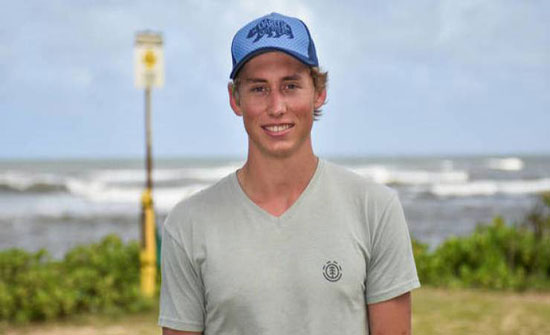 قليل الحظ .. شاب يتعرض لهجوم قرش وعضة دب ولسعة أفعى!