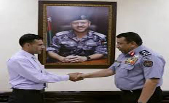 المدير العام لقوات الدرك يكرم متقاعداً لأمانته