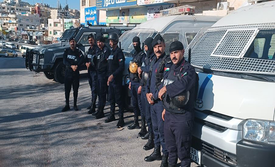 قوات امنية تؤمّن حرية التنقل على جميع الطرق بالمملكة .. صور قوات امنية تؤمّن حرية التنقل على جميع الطرق بالمملكة .. صور
