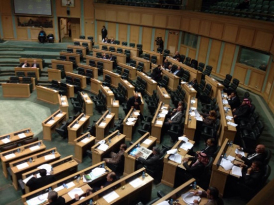 اسماء ..  امانة النواب تعلن حضور وغياب الجلسة المسائية