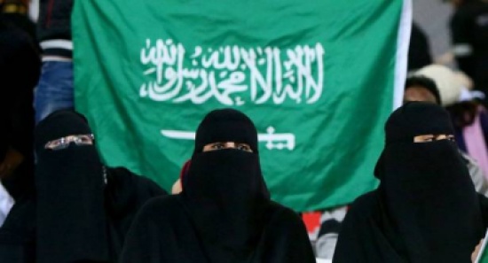 امرأة سعودية أصيب ابنها بنزيف الأنف فاخترعت جهازا لعلاجه امرأة سعودية أصيب ابنها بنزيف الأنف فاخترعت جهازا لعلاجه