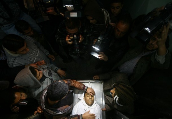 استشهاد شاب فلسطيني واصابة اخر برصاص الاحتلال في غزة استشهاد شاب فلسطيني واصابة اخر برصاص الاحتلال في غزة