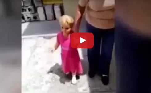 بالفيديو: دمية شريرة تثير الرعب على الإنترنت