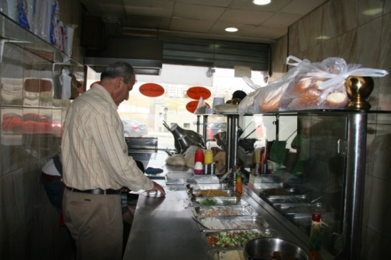 فرق الأمانة الصحية جهود متواصلة لمكافحة الممارسات الصحية السلبية