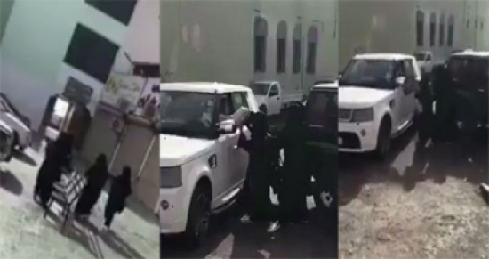 جهاراً نهاراً.. بالفيديو: شاب يتحرش بفتاة محاولاً نزع حجابها