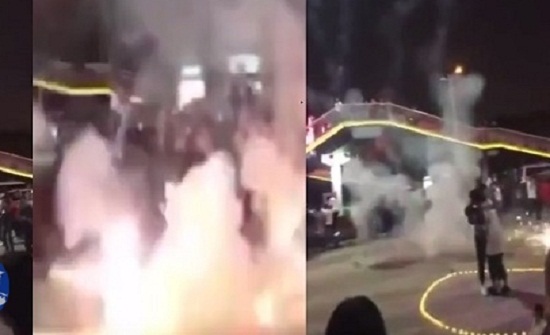 بالفيديو.. شاب يحرق مول أثناء طلب يد حبيبته بالفيديو.. شاب يحرق مول أثناء طلب يد حبيبته