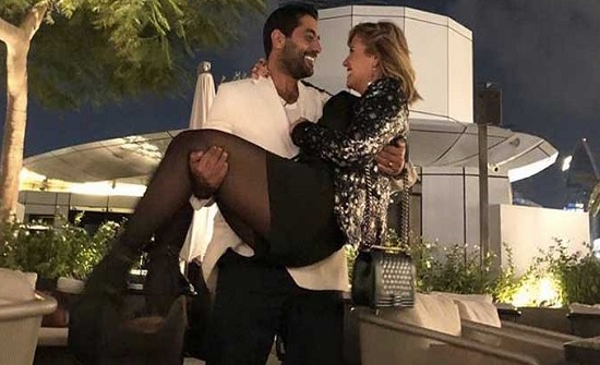 بالصور : احمد فلوكس يحمل هنا شيحة امام برج خليفة بالصور : احمد فلوكس يحمل هنا شيحة امام برج خليفة