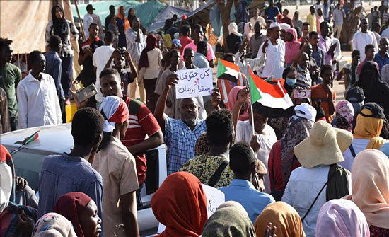 "المهنيين السودانيين": المجلس العسكري يحاول فض اعتصام الخرطوم "المهنيين السودانيين": المجلس العسكري يحاول فض اعتصام الخرطوم