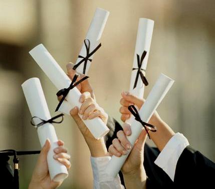 مهني حكما يحتفل بتخريج 200 متدرب العام الماضي