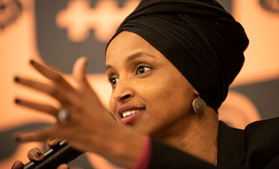 إلهان عمر: المسلمة السمراء التي تفضح الانقسامات الأمريكية