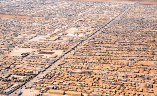 مفوضية اللاجئين تفاجئ السوريين في الاردن برسائل نصية عن وقف المساعدات مفوضية اللاجئين تفاجئ السوريين في الاردن برسائل نصية عن وقف المساعدات