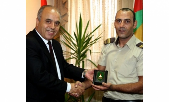 " الأردنية " تكرم رجل الأمن الحمايدة لانقاذه مركبة مسروقة