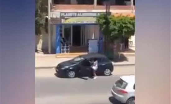 رقصة كيكي تتسبب فى سرقة حقيبة فتاة بالشارع .. فيديو رقصة كيكي تتسبب فى سرقة حقيبة فتاة بالشارع .. فيديو
