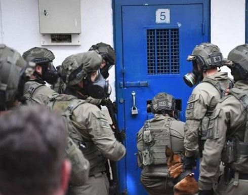 إصابة أكثر من 100 أسير فلسطيني في "عوفر" إصابة أكثر من 100 أسير فلسطيني في "عوفر"