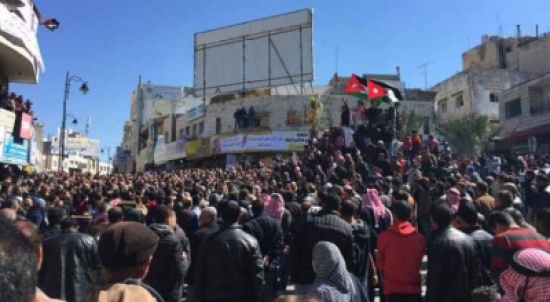 مظاهرات في الكرك تطالب بإسقاط حكومة الملقي مظاهرات في الكرك تطالب بإسقاط حكومة الملقي