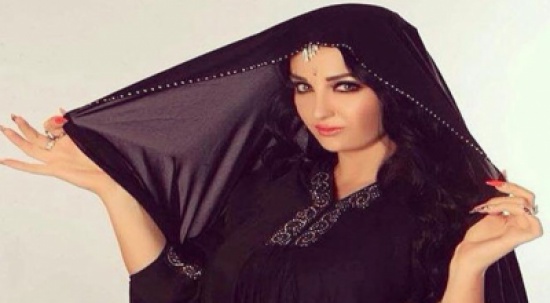 صافيناز ترتدي "العباءة الخليجية" صافيناز ترتدي "العباءة الخليجية"