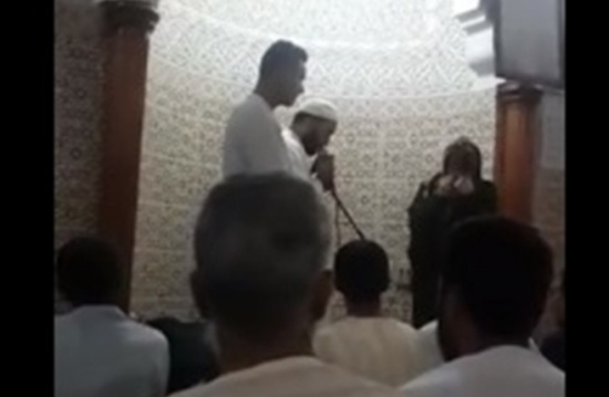 رومانية لم تتمكن من إكمال الشهادتين عند إسلامها (فيديو) رومانية لم تتمكن من إكمال الشهادتين عند إسلامها (فيديو)