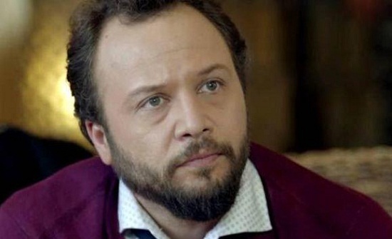 هل قرر مكسيم خليل الاعتزال؟