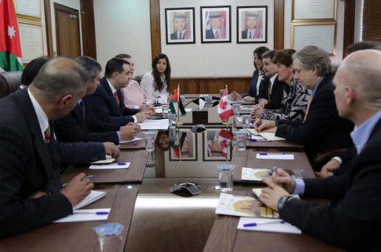وزير التخطيط يبحث افاق التعاون الاقتصادي مع كندا وزير التخطيط يبحث افاق التعاون الاقتصادي مع كندا