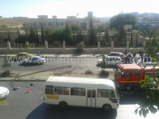 بالصور ... اصابة سائق اصطدمت سيارته بعمود كهربائي في الزرقاء بالصور ... اصابة سائق اصطدمت سيارته بعمود كهربائي في الزرقاء
